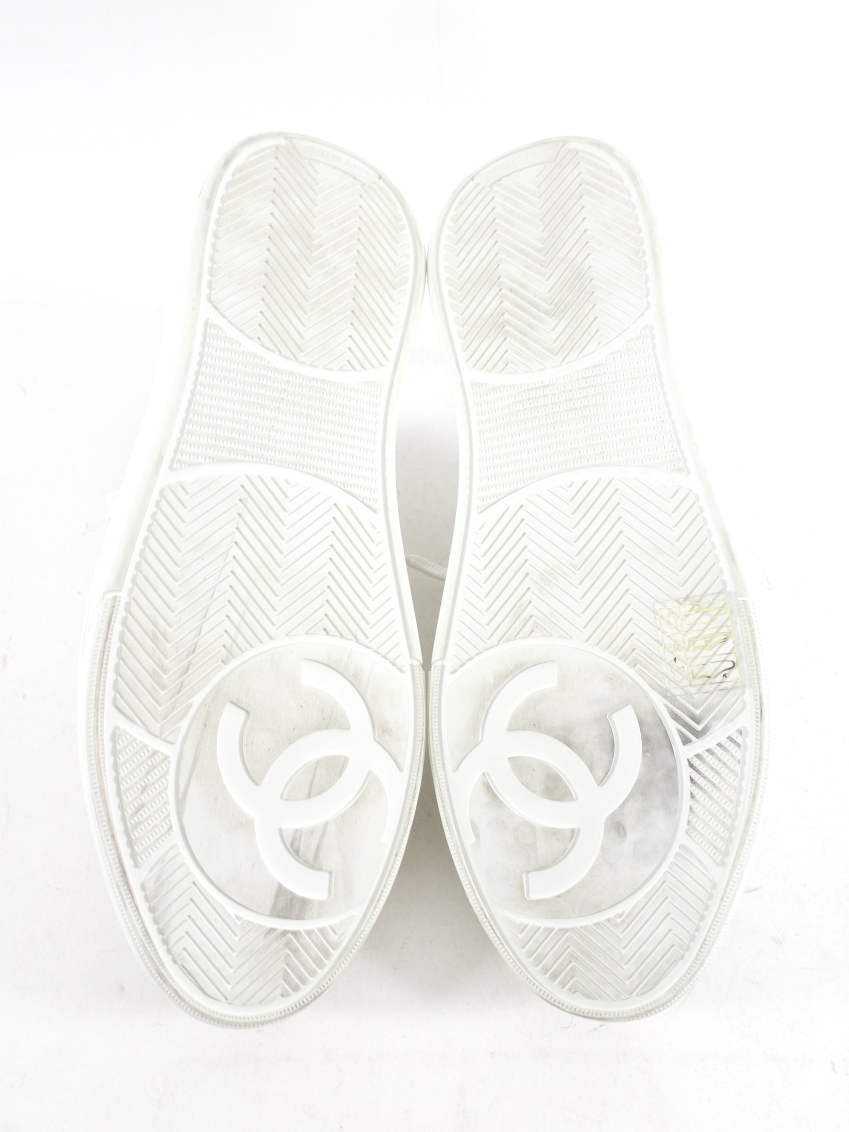 Chanel 23A White Leather Low Top CC Sneakers - 37.5 / 37