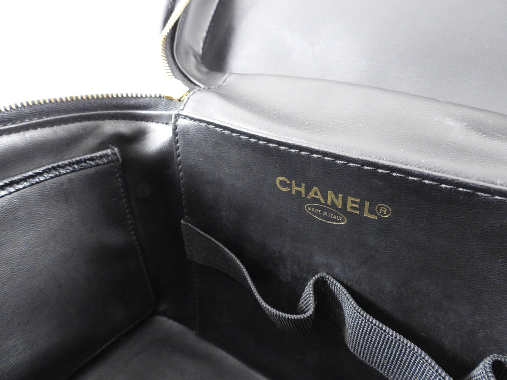Chanel Vintage 1996 Black Caviar CC Vanity Shoulder Bag
