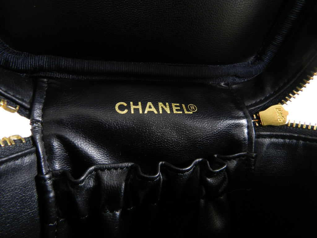 Chanel Vintage 1994 Caviar Leather CC Logo Vanity Travel Case Bag