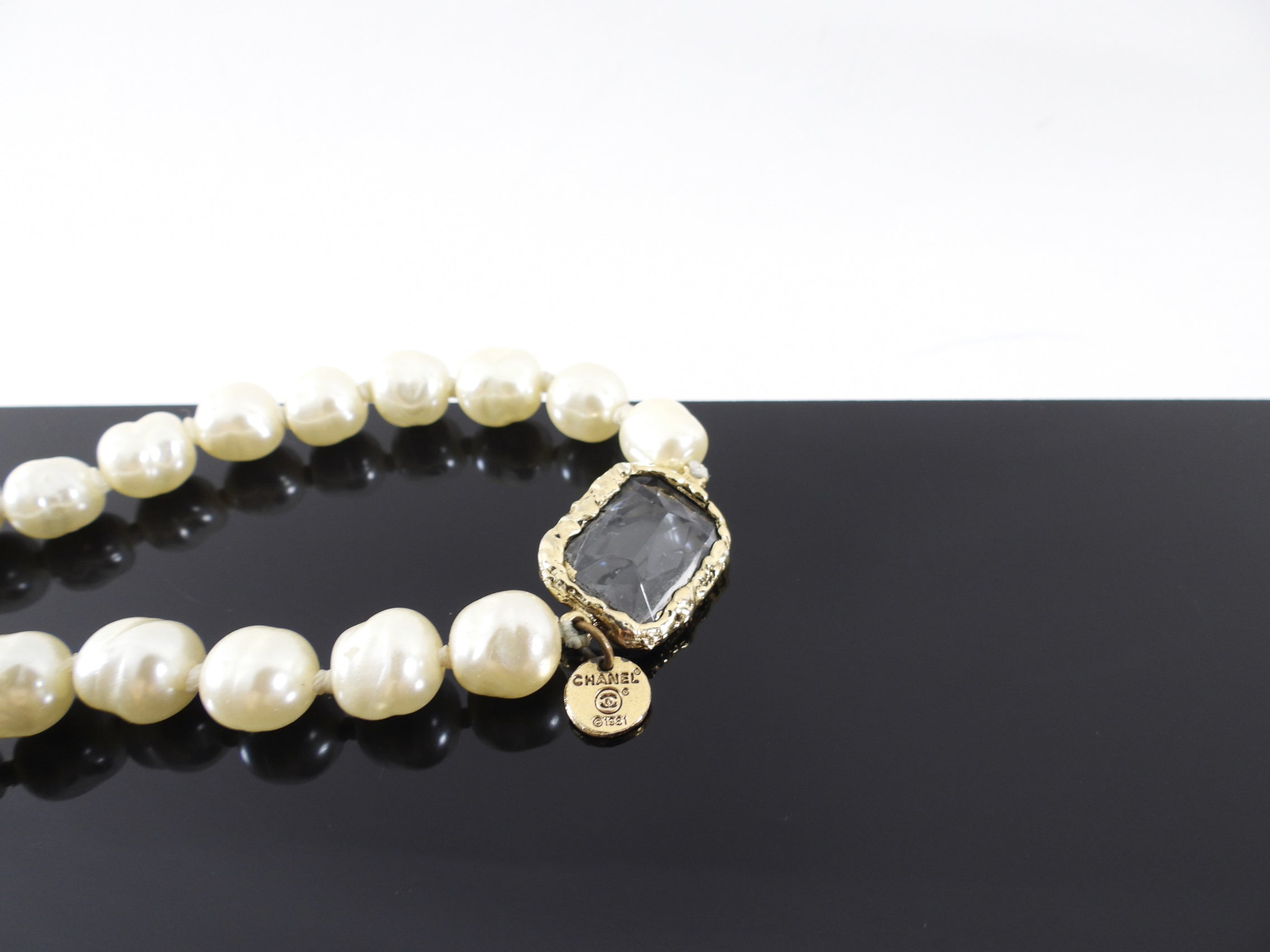 Chanel Vintage 1981 Baroque Pearl and Gripoix Chicklet Sautoir Necklace