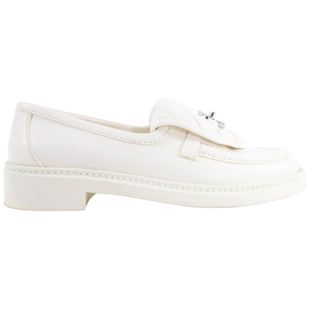 Chanel 22P White Leather Quilted CC Turnlock Loafers - 37