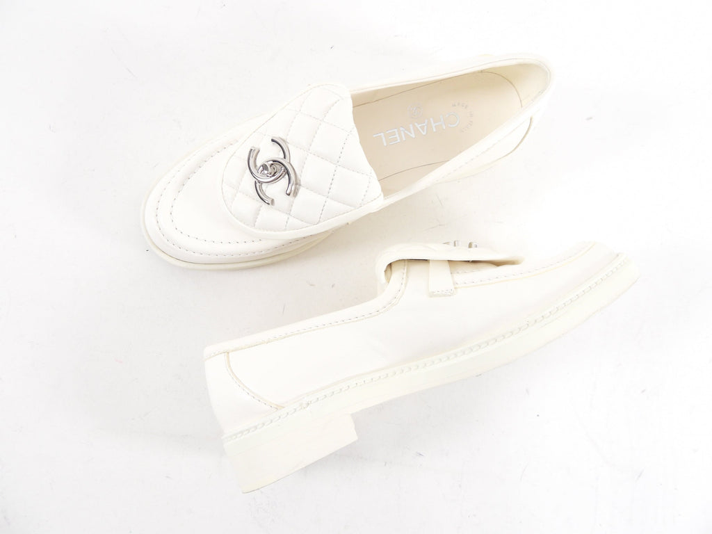 Chanel 22P White Leather Quilted CC Turnlock Loafers - 37