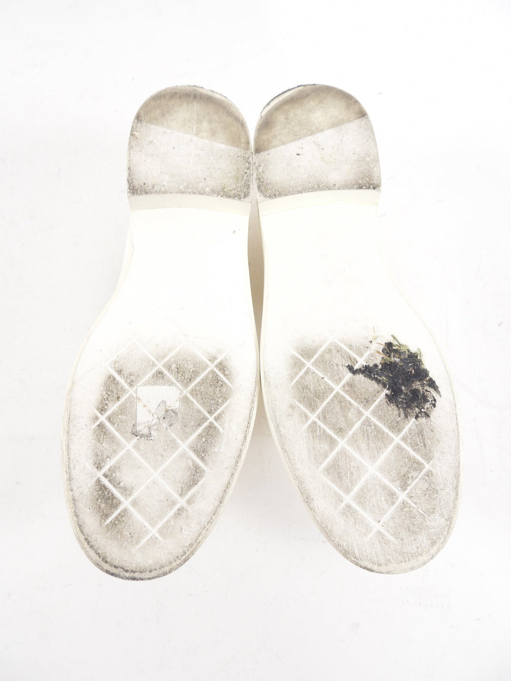 Chanel 22P White Leather Quilted CC Turnlock Loafers - 37
