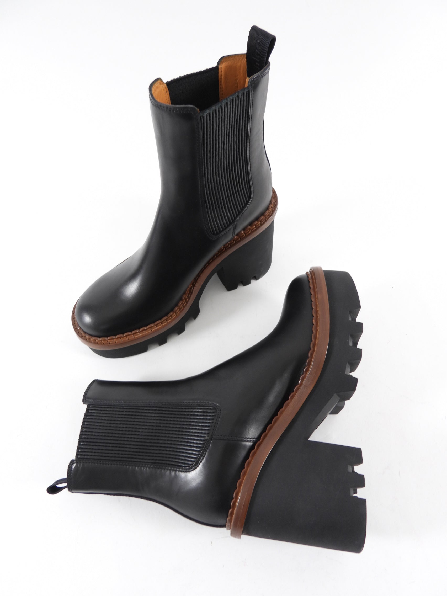 Chloe Black Leather Owena Track Sole Ankle Boot - 37
