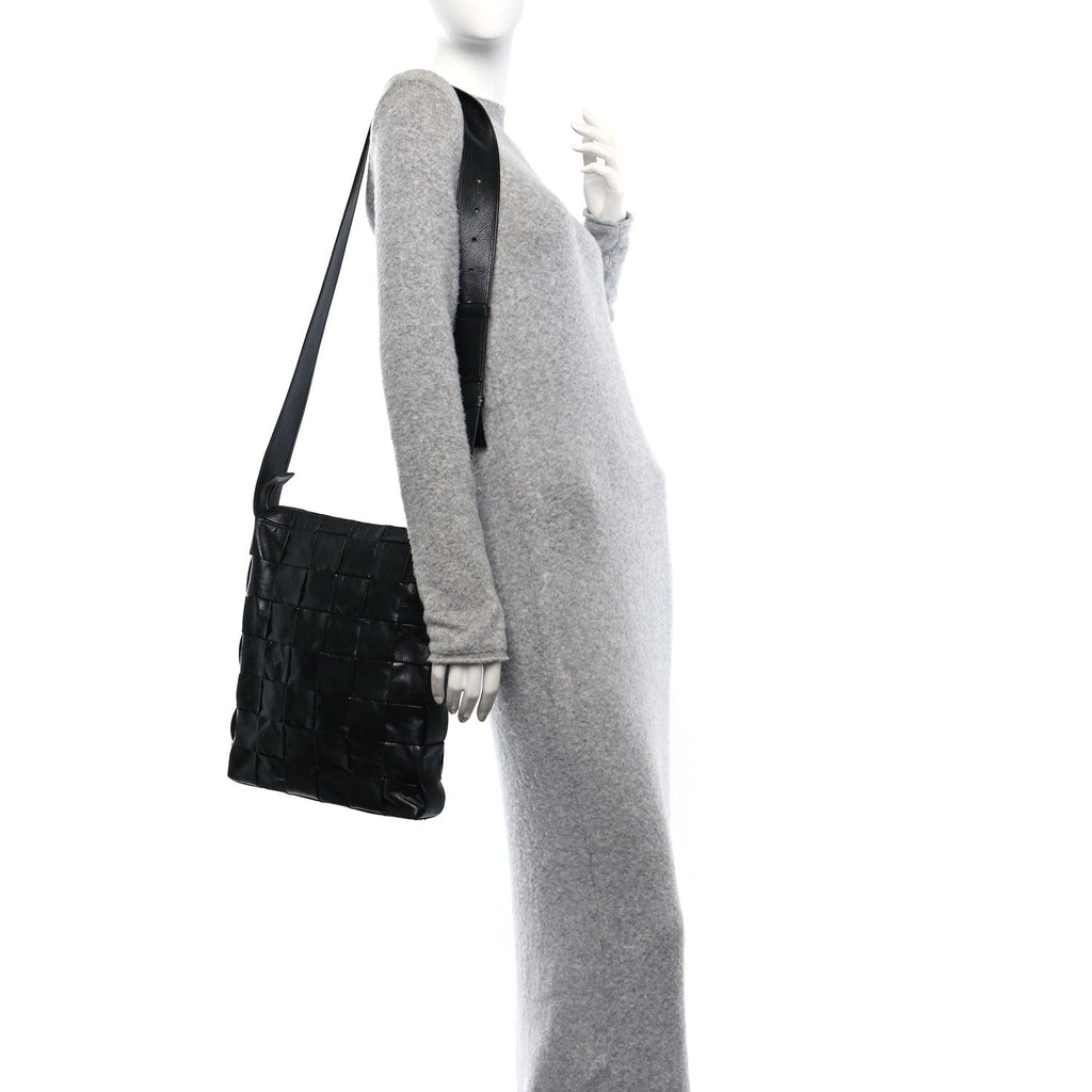 Paper Calfskin Maxi Intrecciato Cassette Messenger Black
