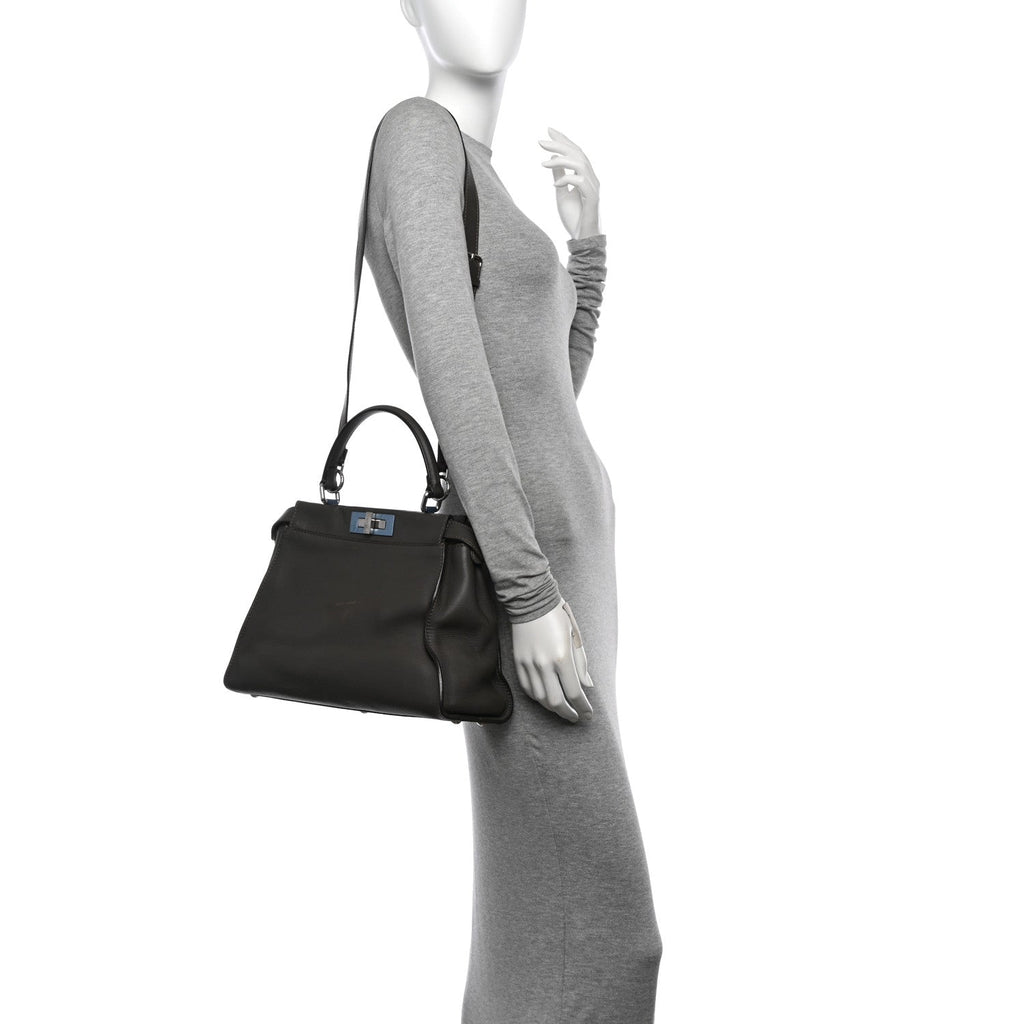 Vitello Seta Shiny Nappa Medium Peekaboo Iconic Satchel Carbone Grigio Polvere