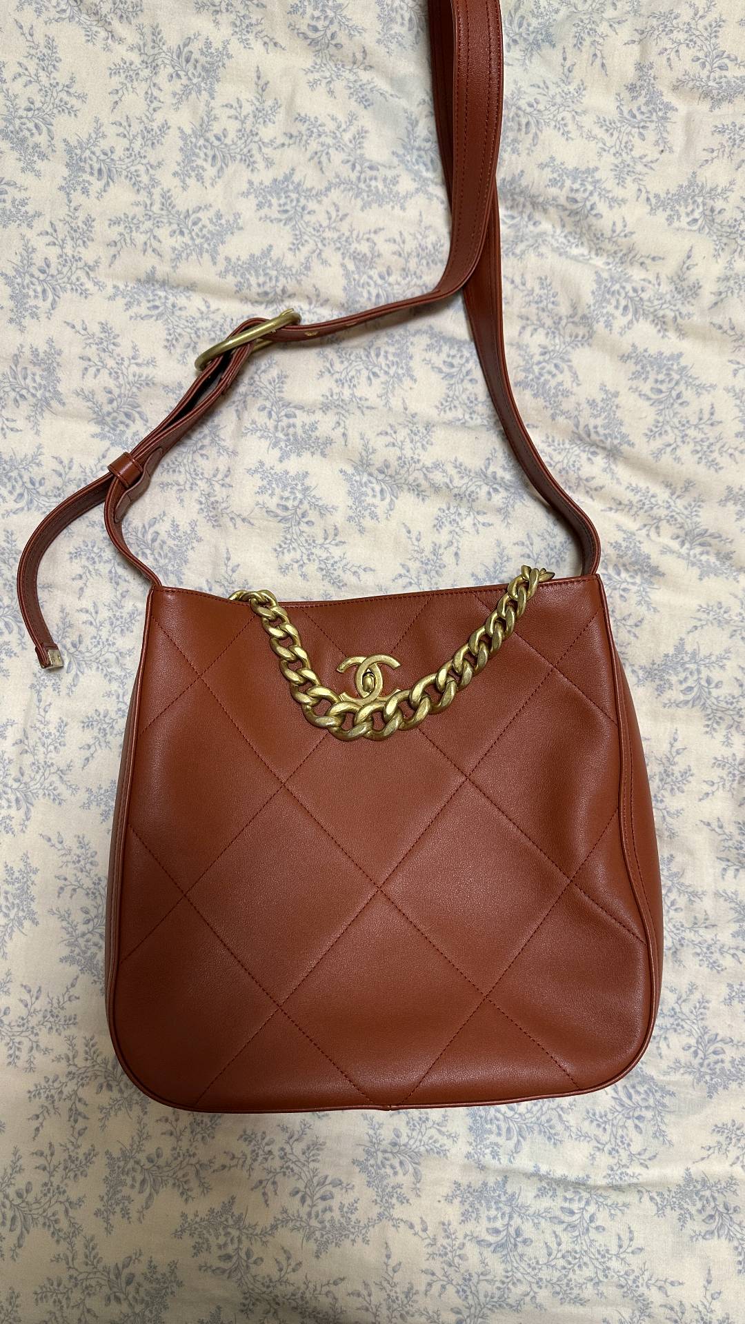 Chanel Easy Mood Calfskin Shoulder Bag