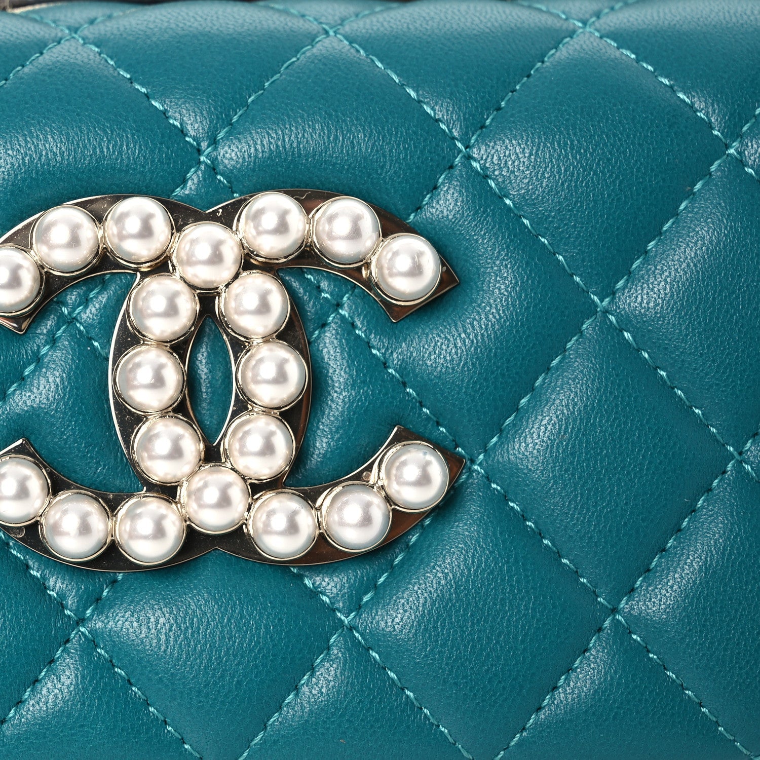 Lambskin Quilted Pearl CC Vanity Case Green