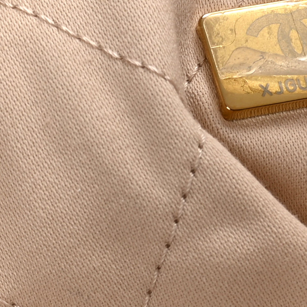 Shiny Calfskin Quilted Chanel 22 White