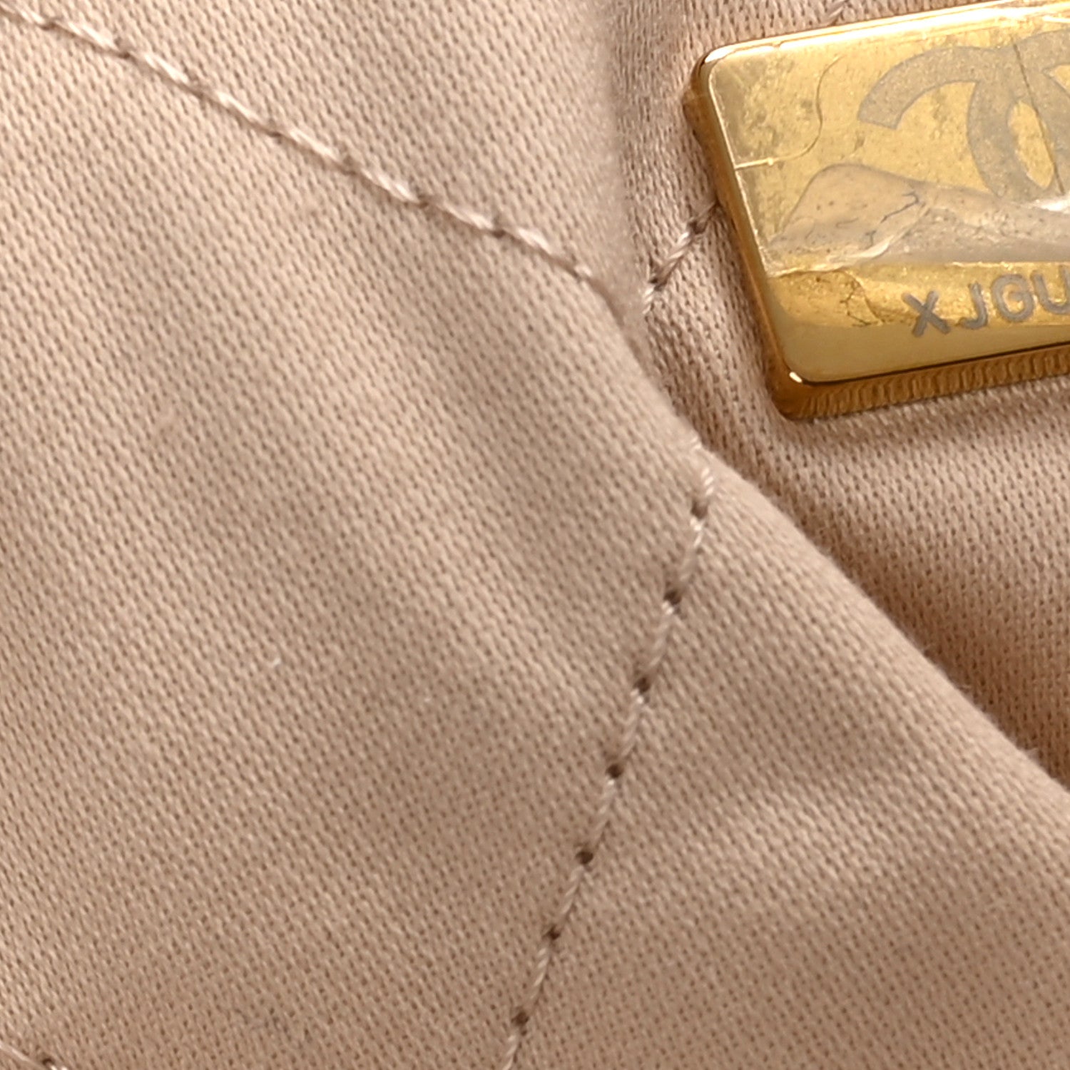 Shiny Calfskin Quilted Chanel 22 White