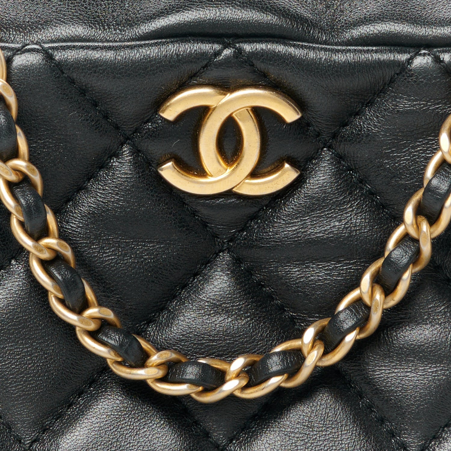Lambskin Quilted CC Pearl Crush Camera Case Black