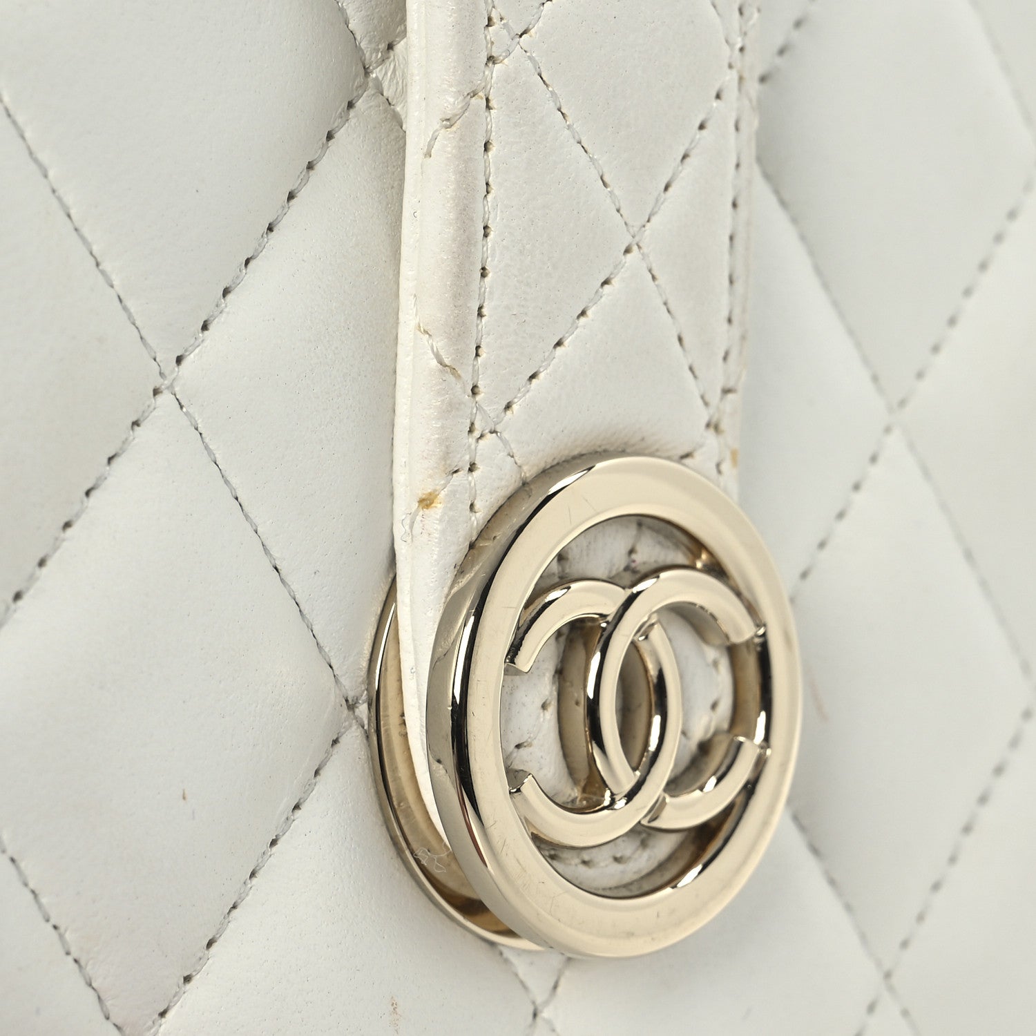 Lambskin Minaudiere Vanity With Handle White