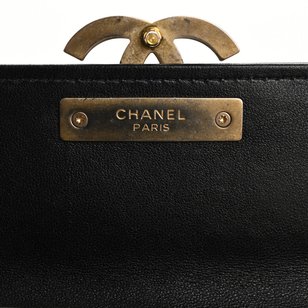 Lambskin Quilted CC Chic Gusset Wallet Black