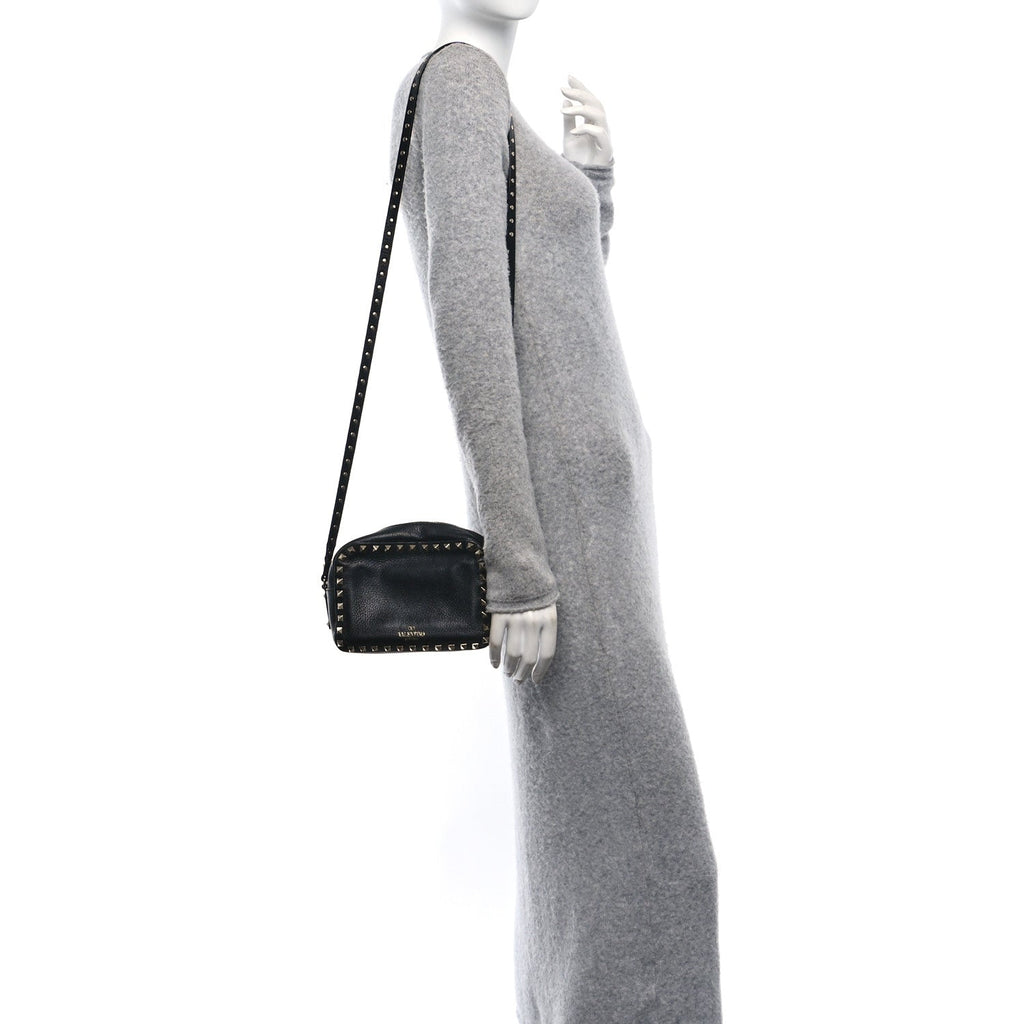 Pebbled Calfskin Rockstud Camera Crossbody Bag Black