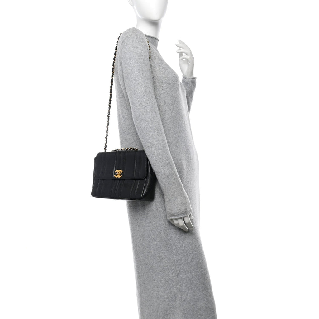 Caviar Vertical Quilted Small Single Flap Black