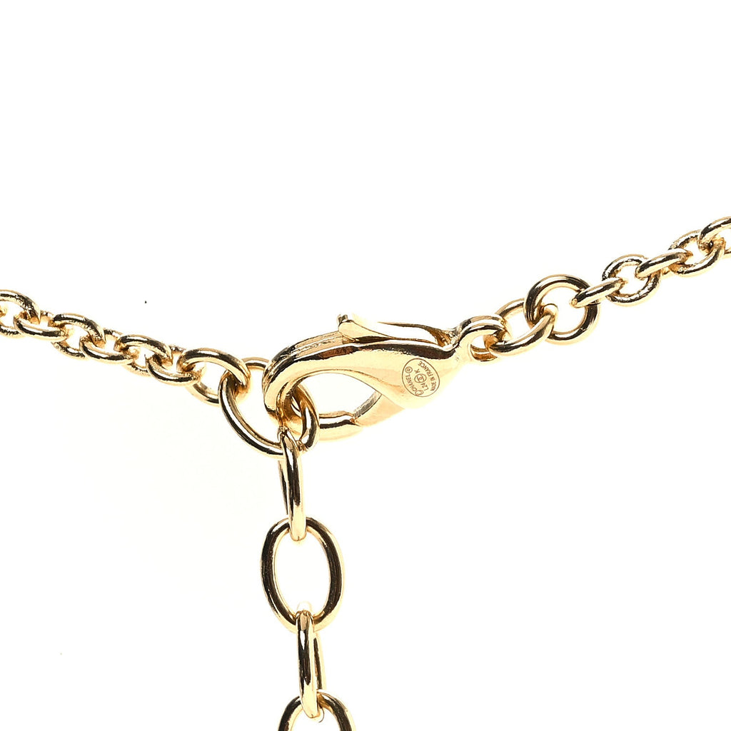 Metal CC Medallion Chain Necklace Gold