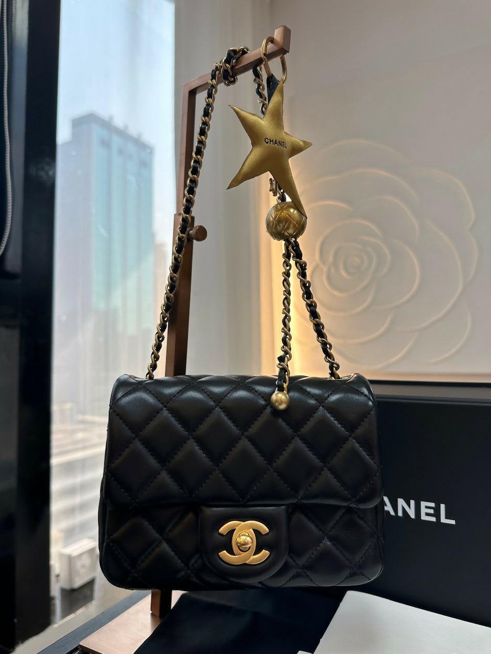 Chanel (21)Gold Ball Mini 17