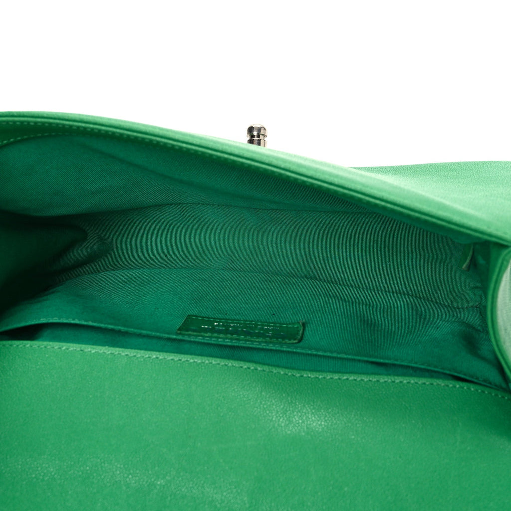 Caviar Quilted Medium Boy Flap Green