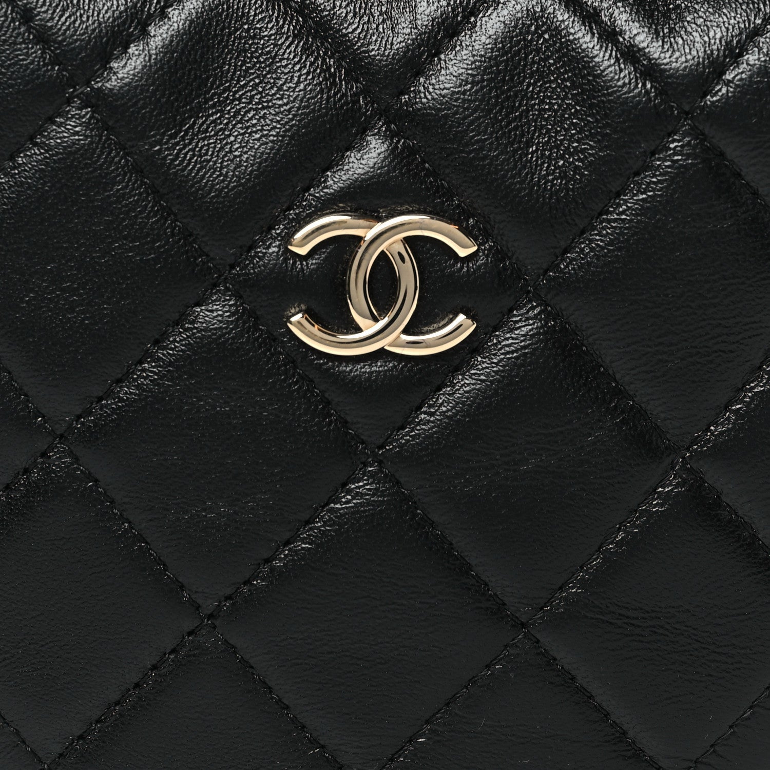 Lambskin Quilted Chain Around Pouch Black