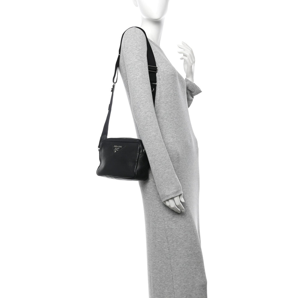 Vitello Daino Camera Crossbody Black
