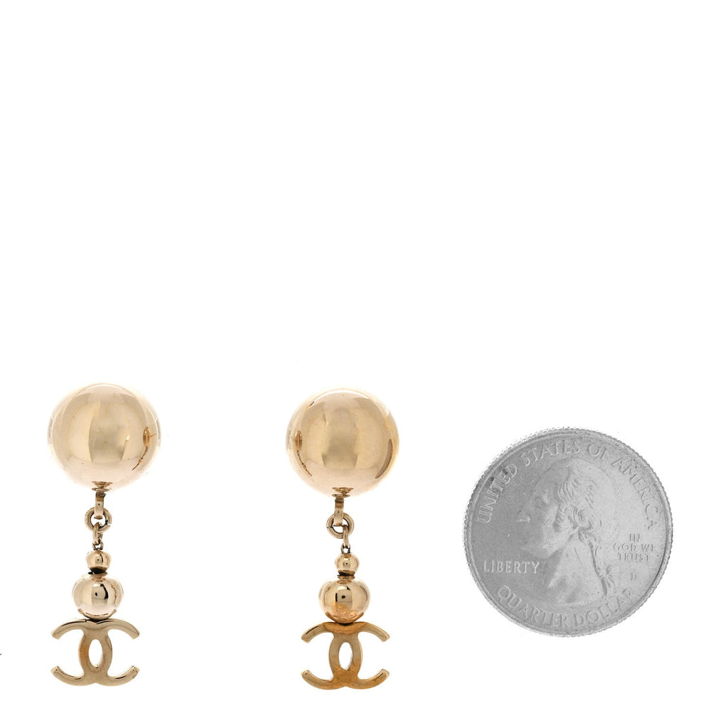 Metal CC Drop Earrings Gold