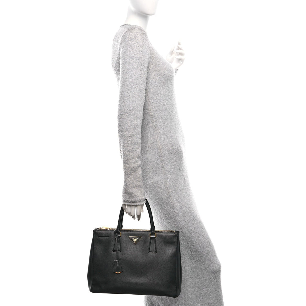 Saffiano Lux Medium Galleria Double Zip Tote Black