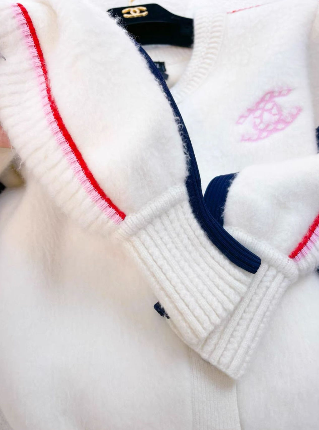 Chanel coco neige 21 ski series cashmere igan