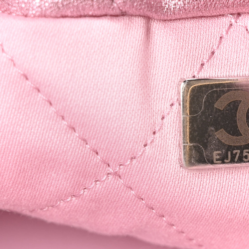 Metallic Lambskin Lacquered Monochrome Quilted Mini Chanel 22 Pink