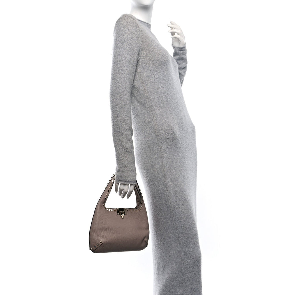 Pebbled Calfskin Small Rockstud Flip Lock Hobo Poudre