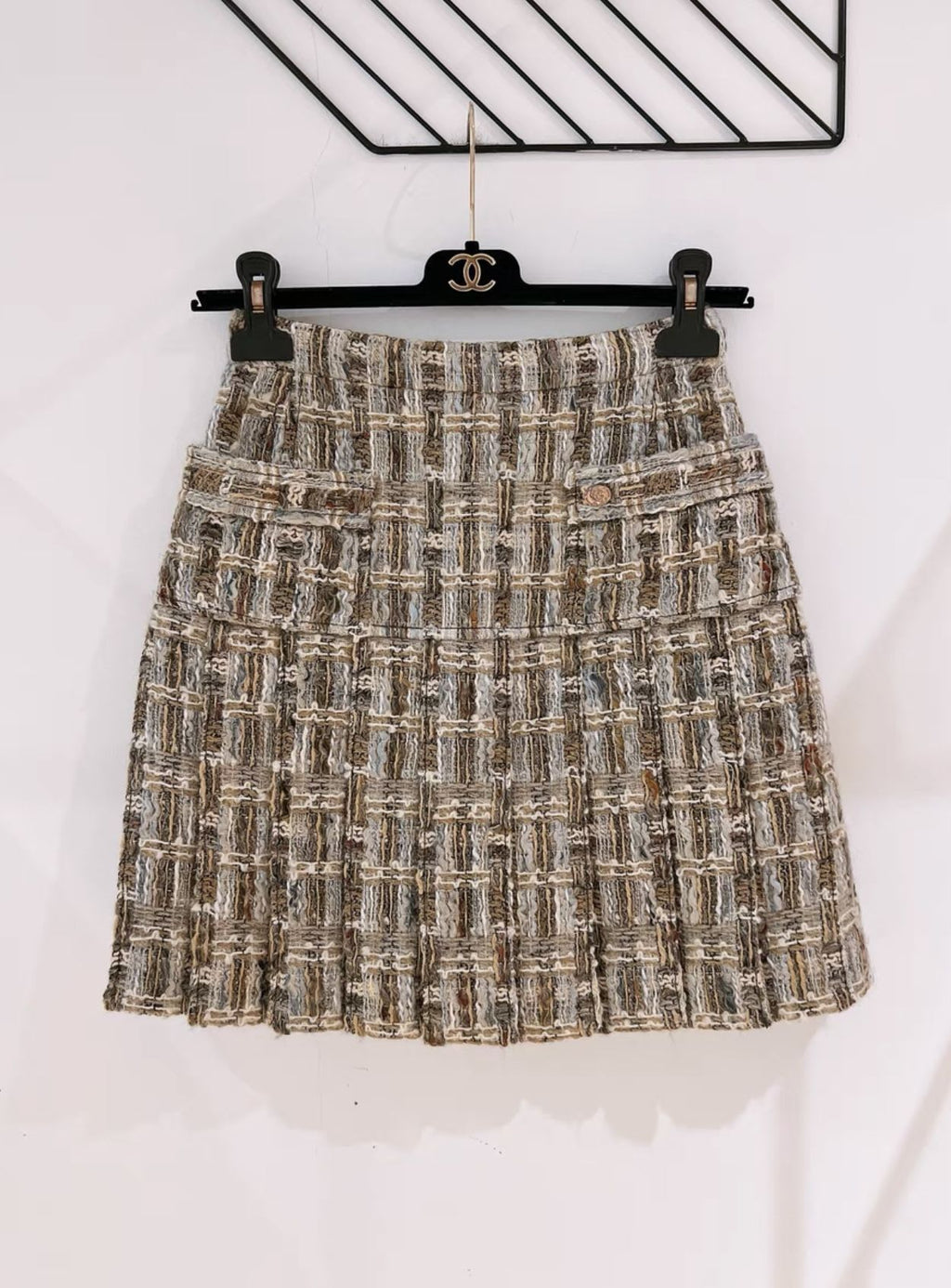 Chanel Rome series tweed pleated skirt from catwalk