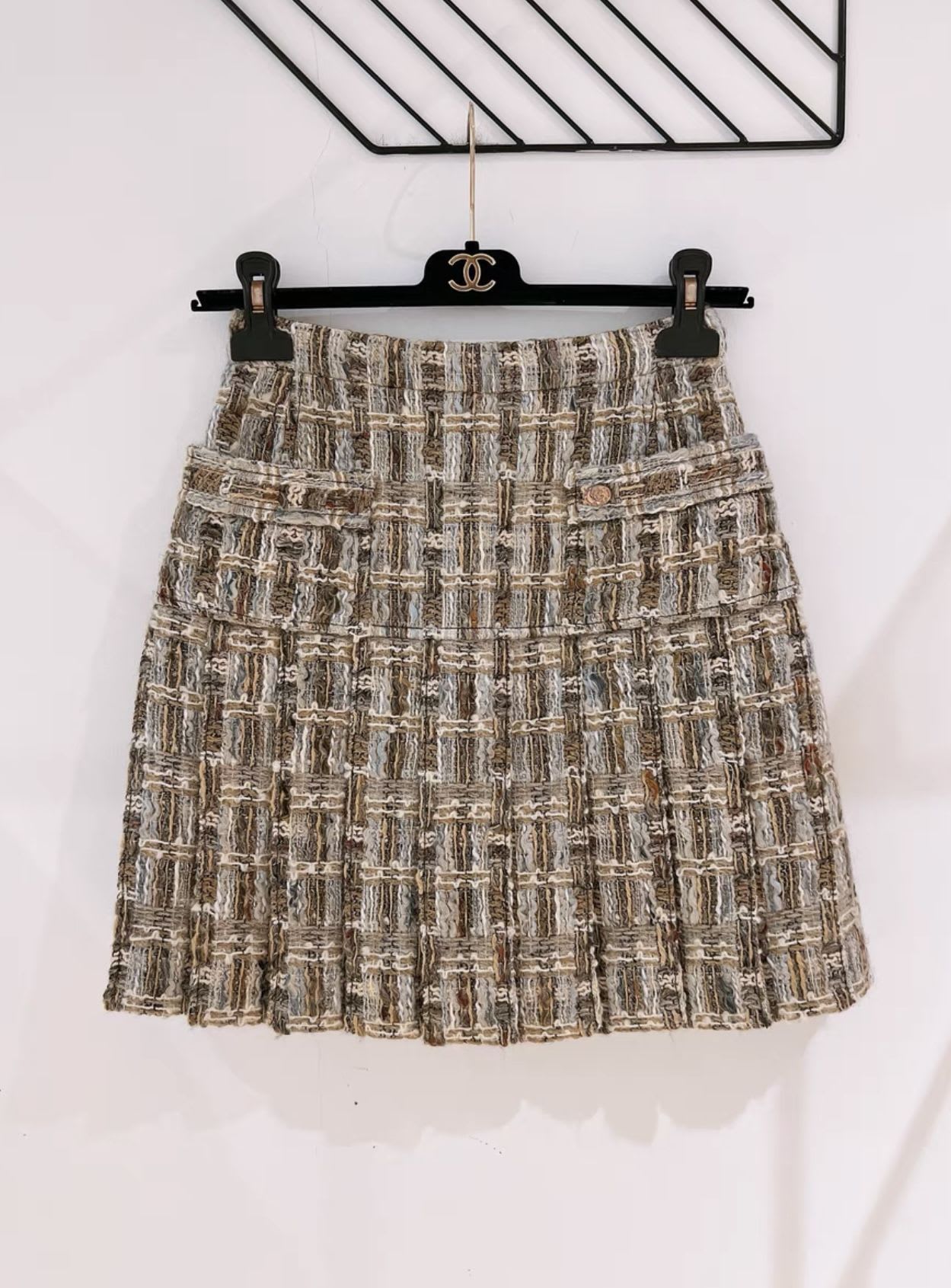 Chanel Rome series tweed pleated skirt from catwalk