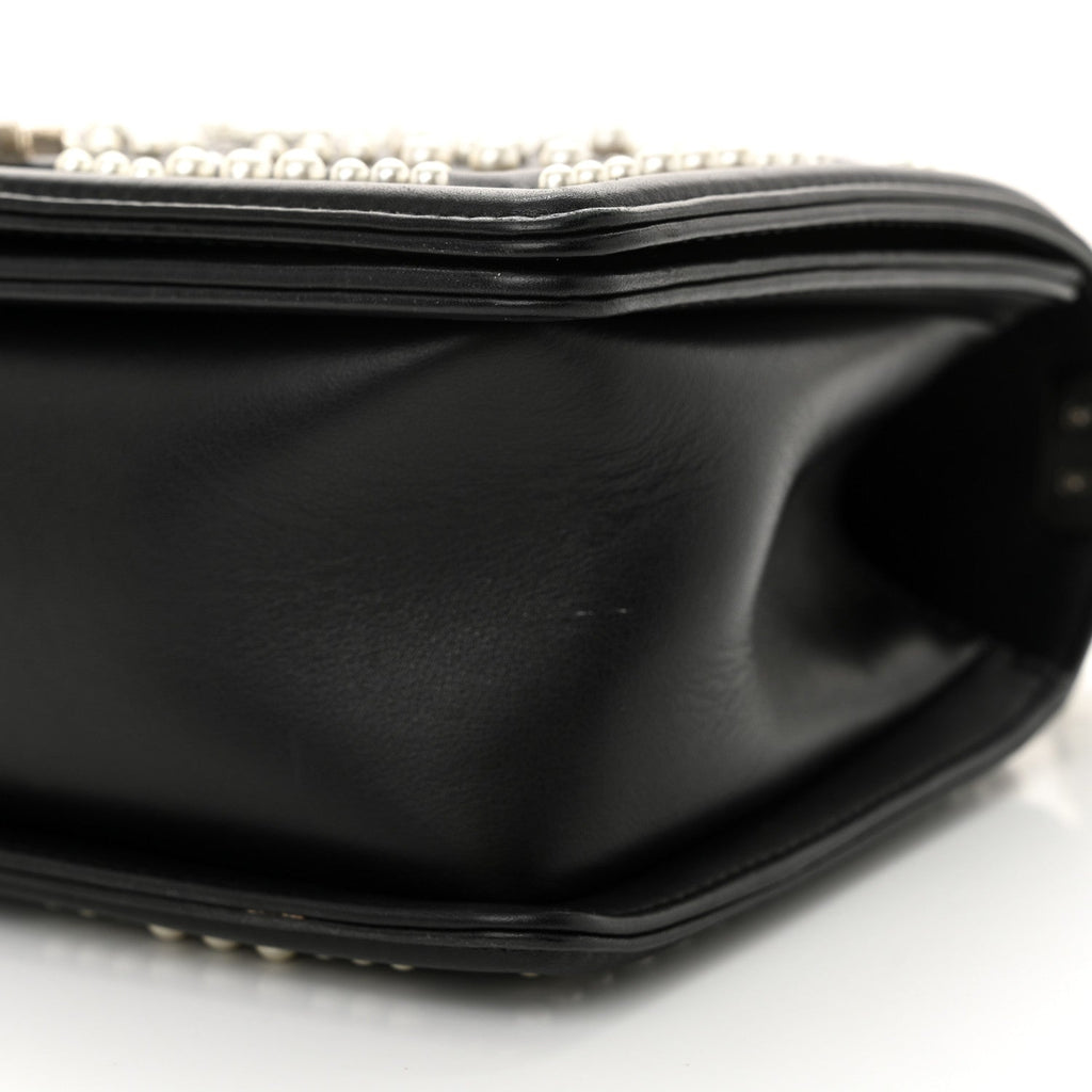 Calfskin Pearl Chevron Medium Boy Flap Black