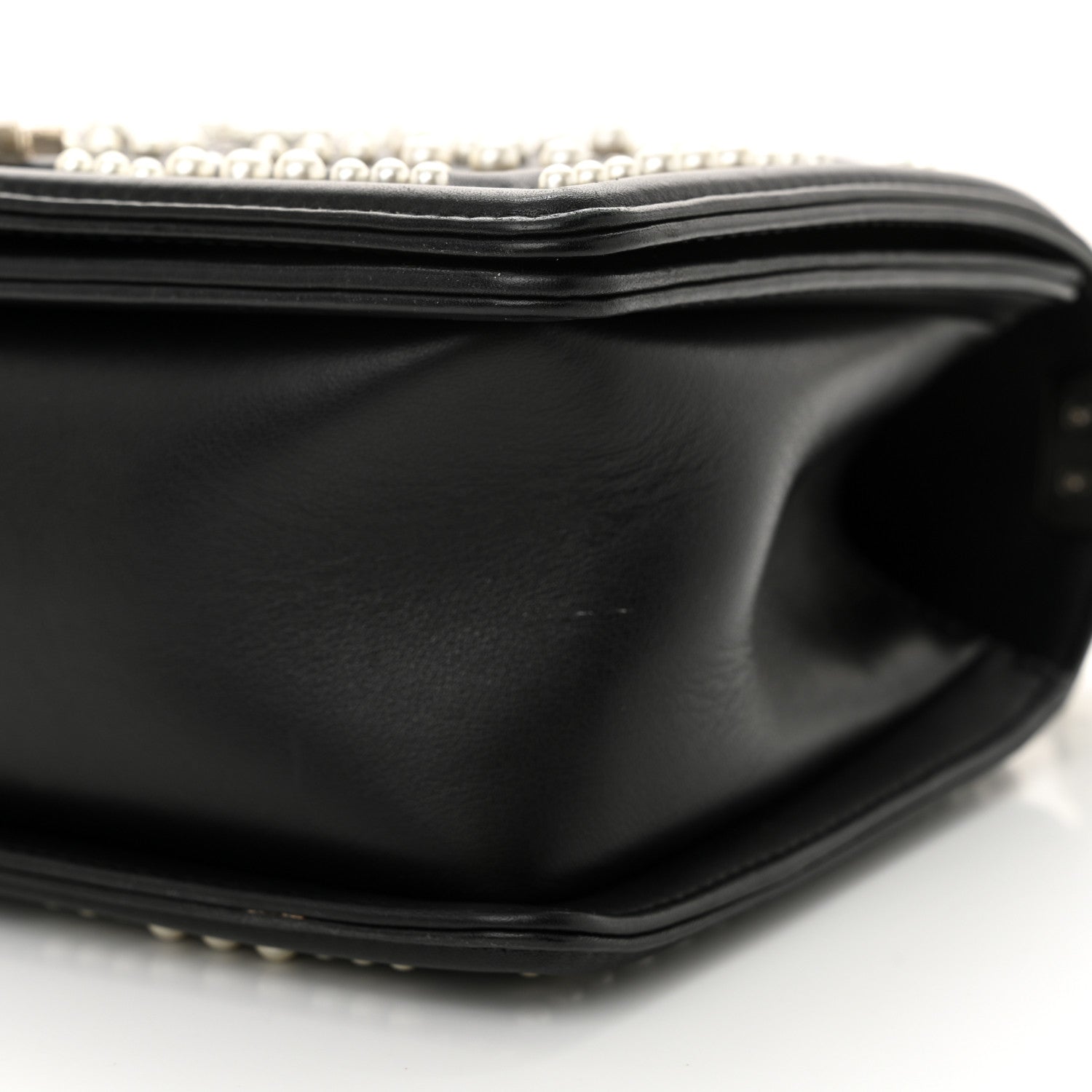 Calfskin Pearl Chevron Medium Boy Flap Black