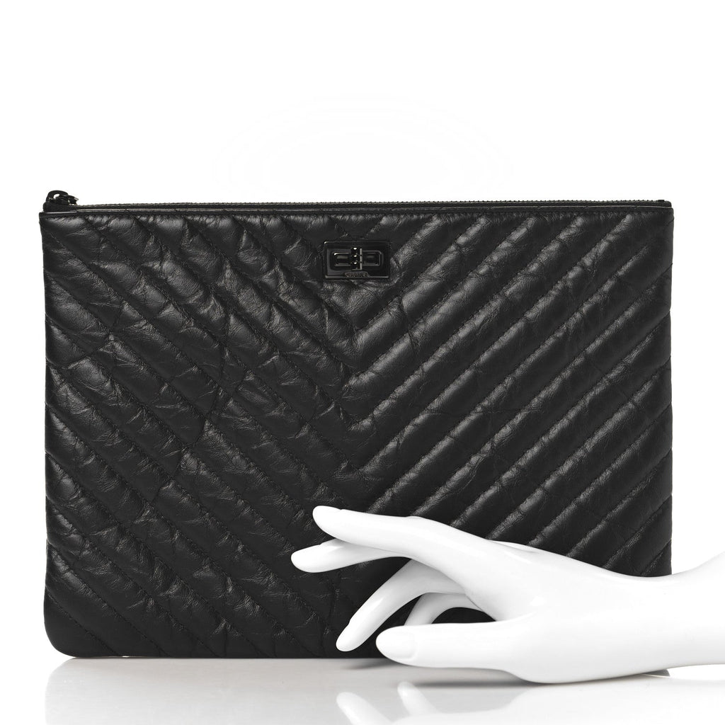 Aged Calfskin Chevron Quilted Reissue 2.55 Medium Cosmetic Case So Black
