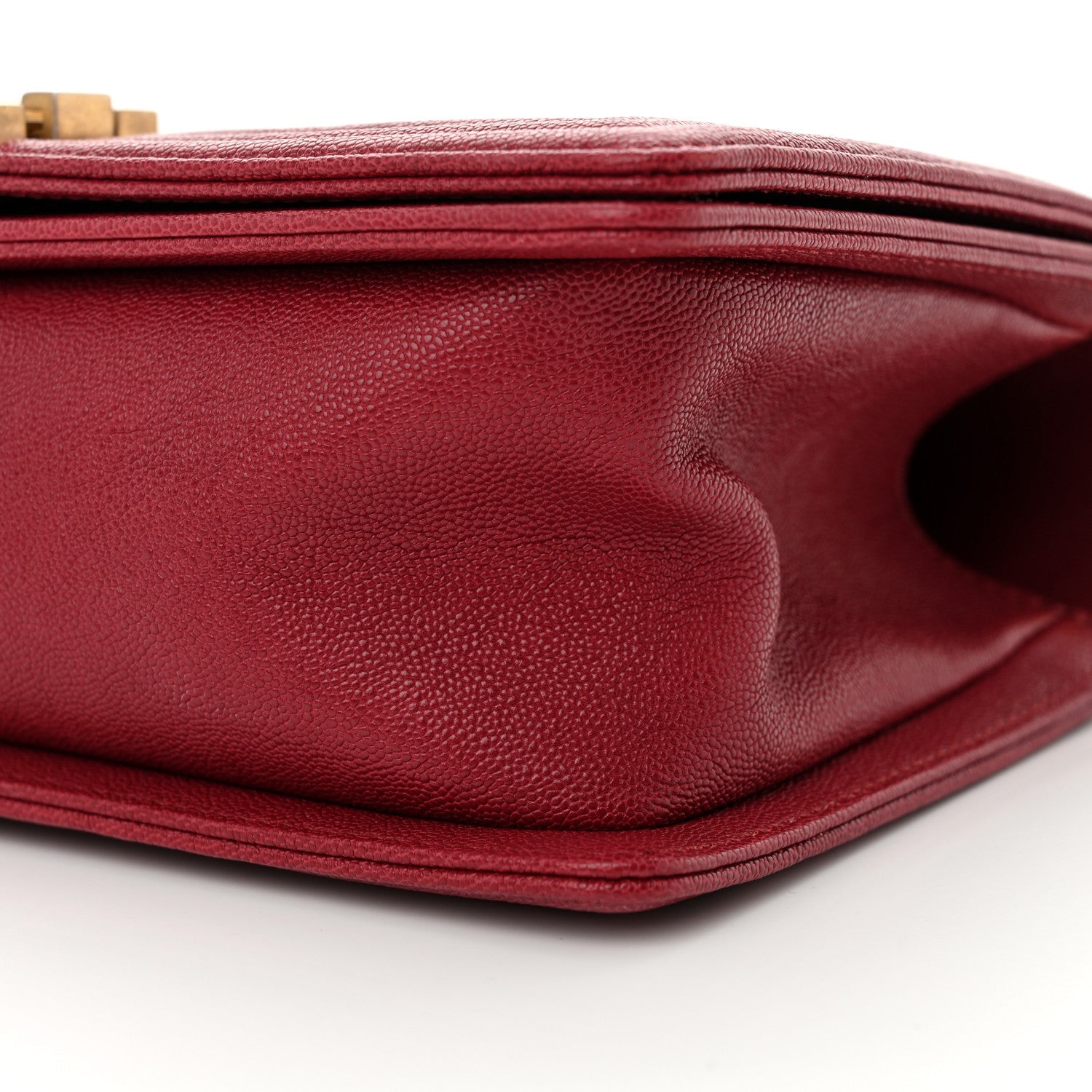 Caviar Quilted Medium Boy Flap Red