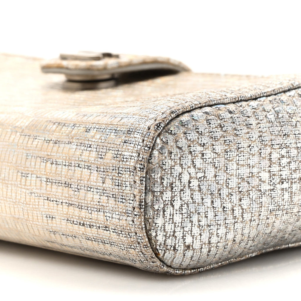 Iridescent Lizard Phone Holder Crossbody Silver