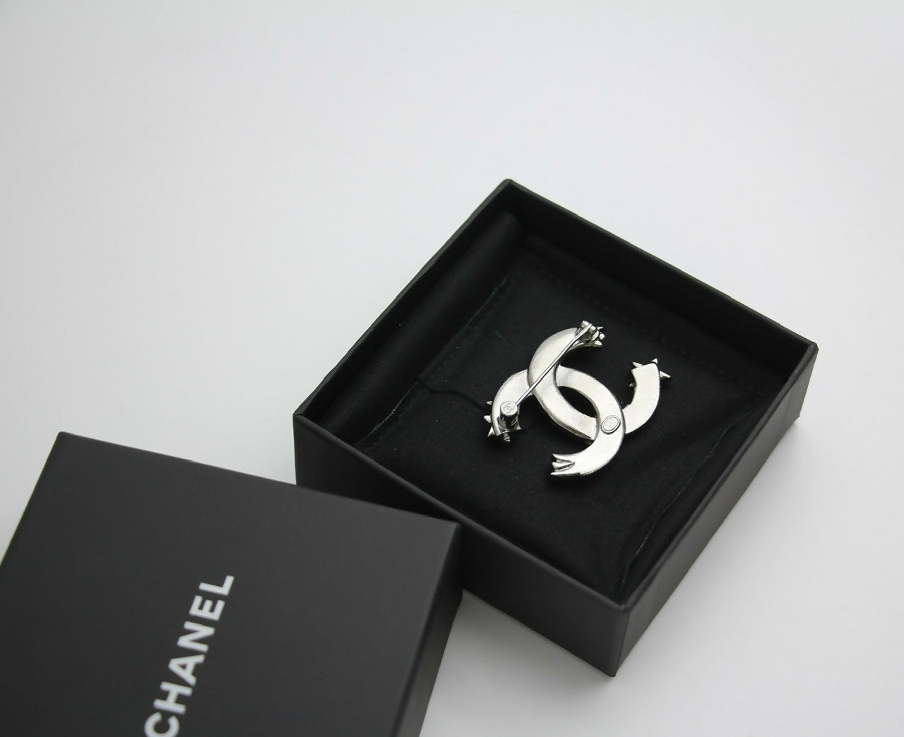 Chanel C21S Rhinestone Metal Silver Star Twist Brooch