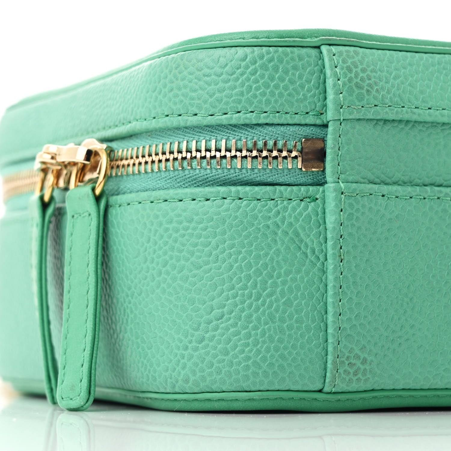 Caviar Quilted Medium CC Filigree Vanity Case Green