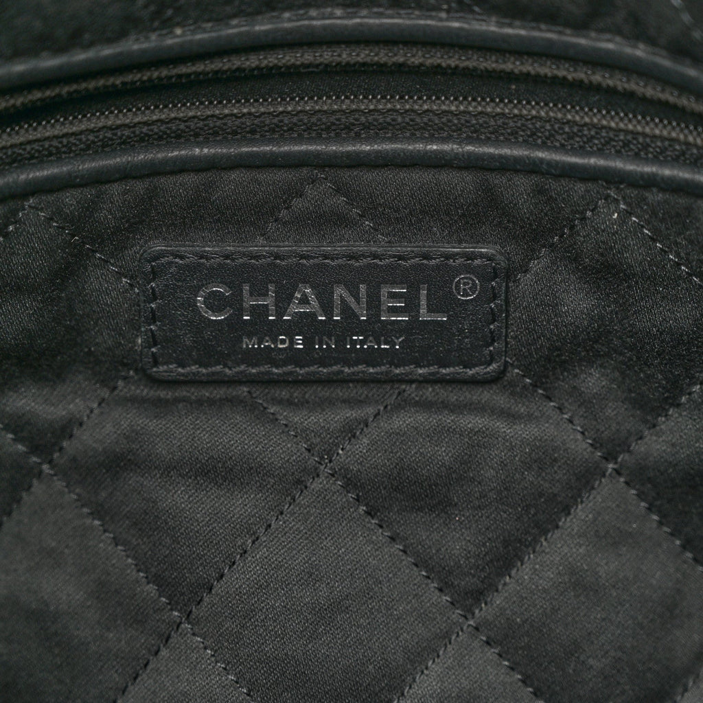 Shiny Calfskin Quilted Small Chanel 22 So Black