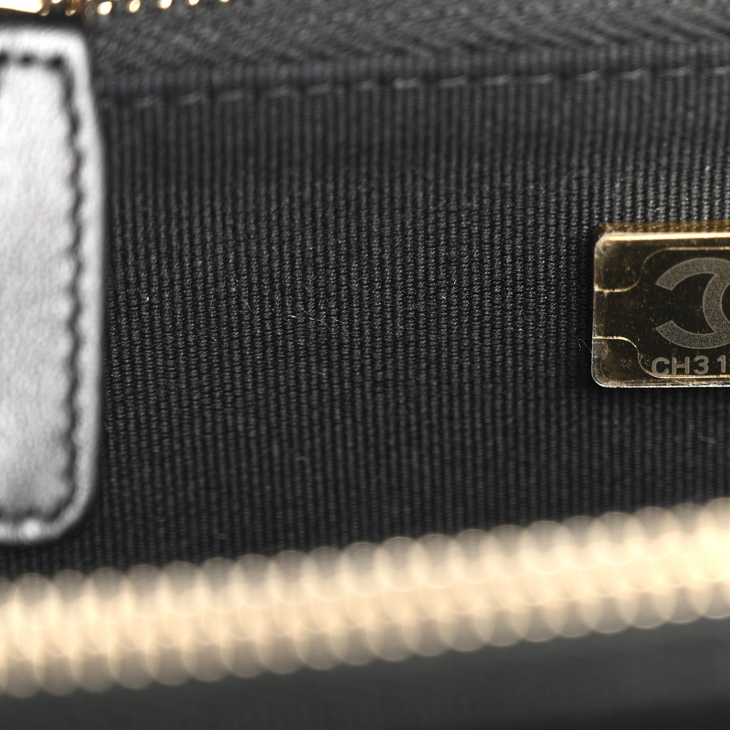 Caviar Quilted Vanity Case Black
