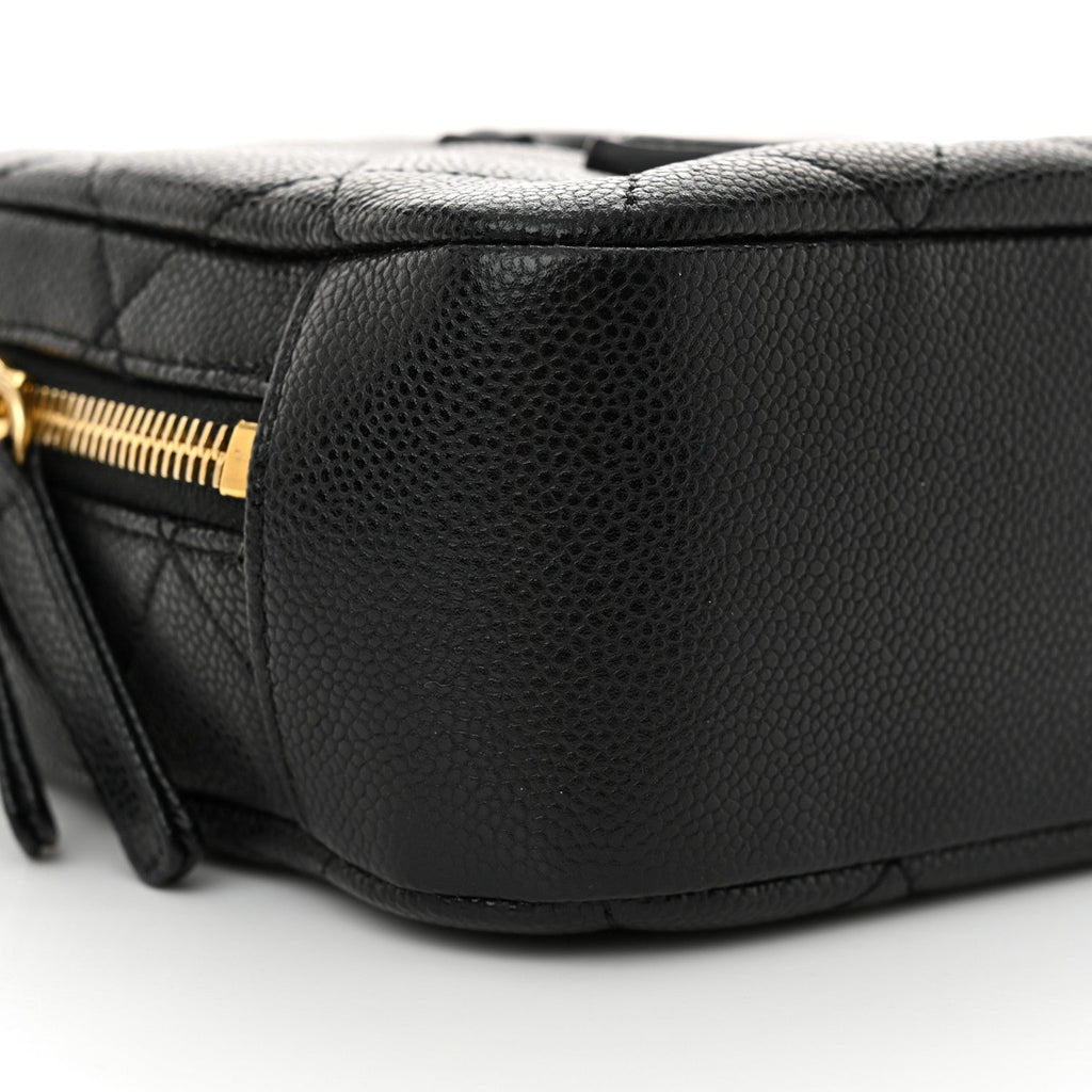 Caviar Quilted CC Vanity Case Black