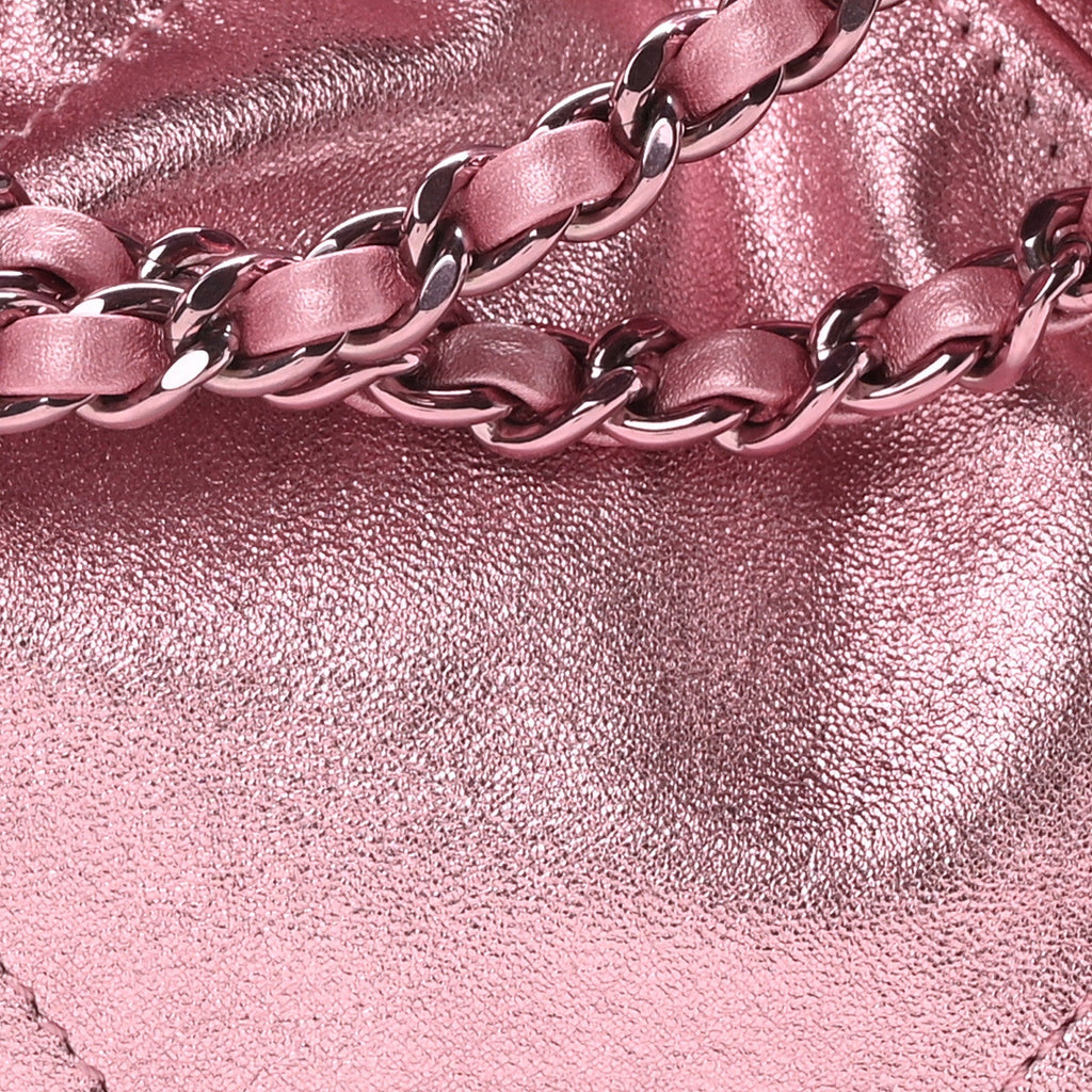 Metallic Lambskin Lacquered Monochrome Quilted Mini Chanel 22 Pink