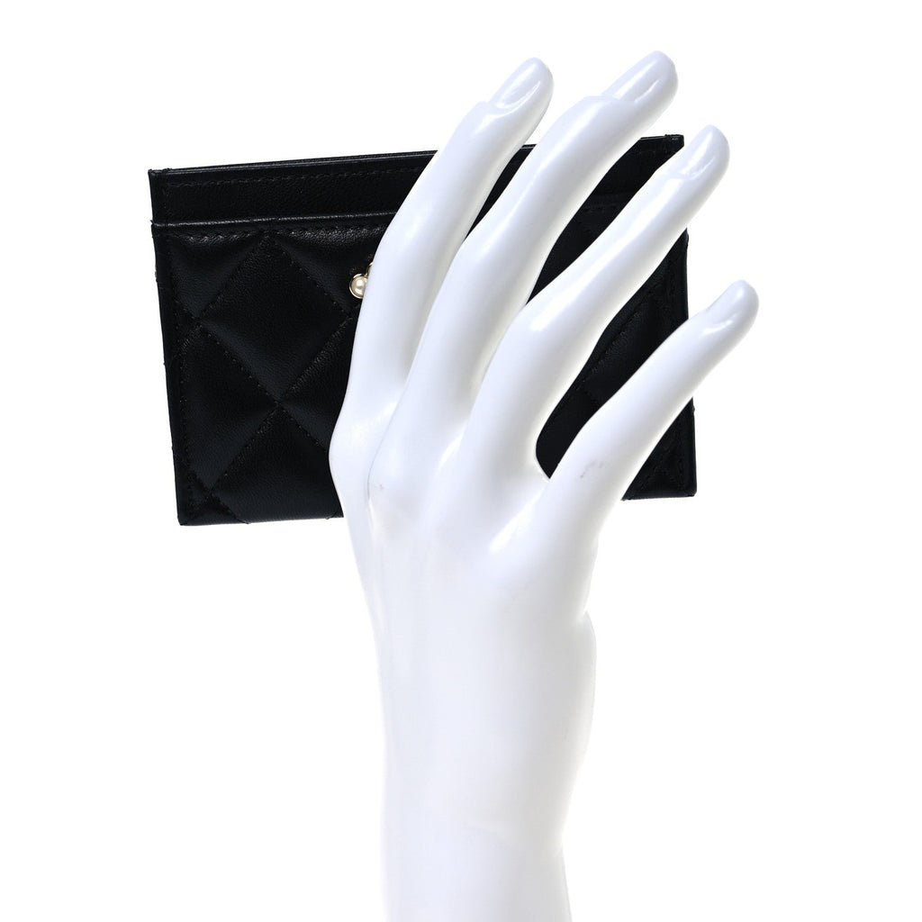 Lambskin Quilted Pearl CC Chanel  Holder Black