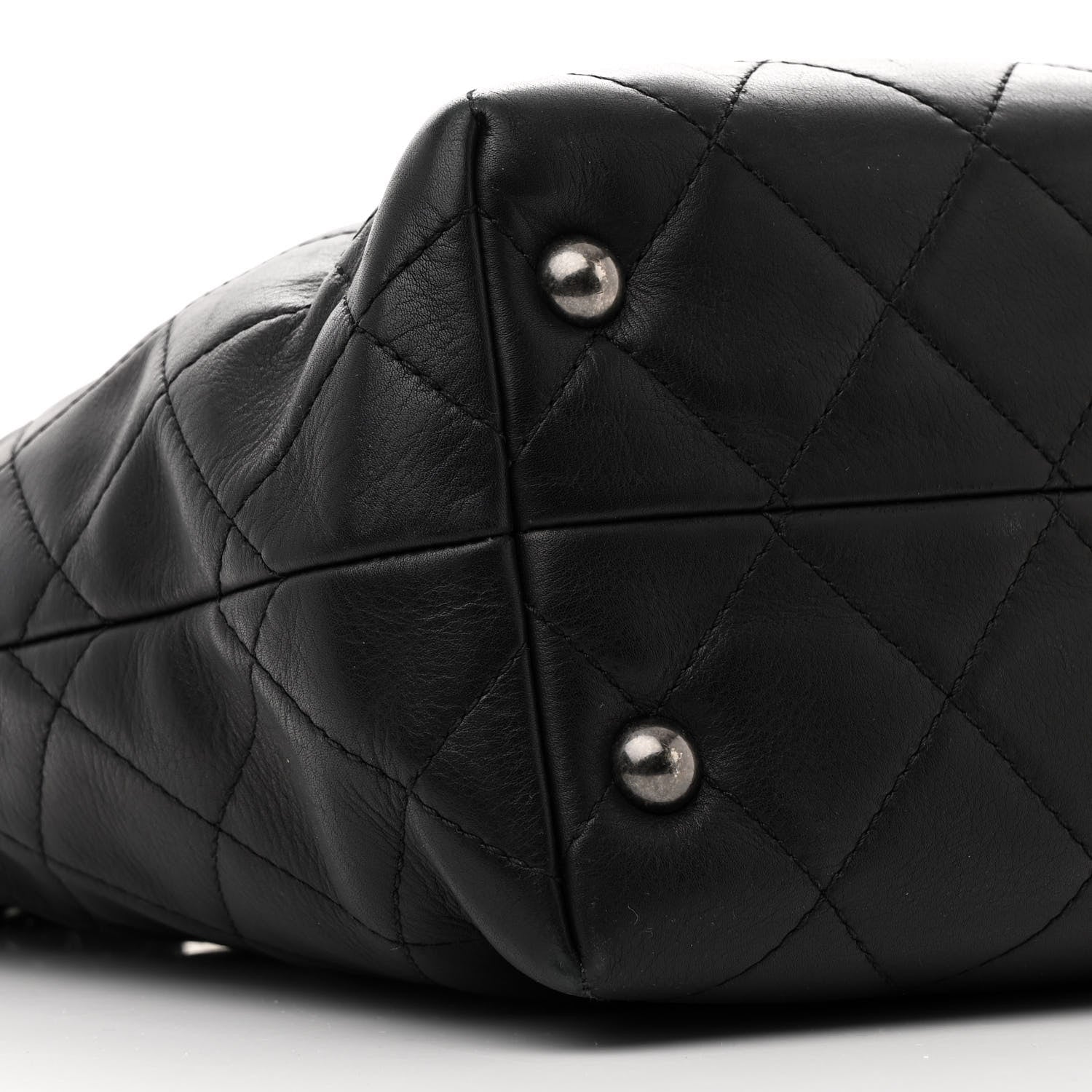 Calfskin Quilted Large Shopping In Chains Tote Black