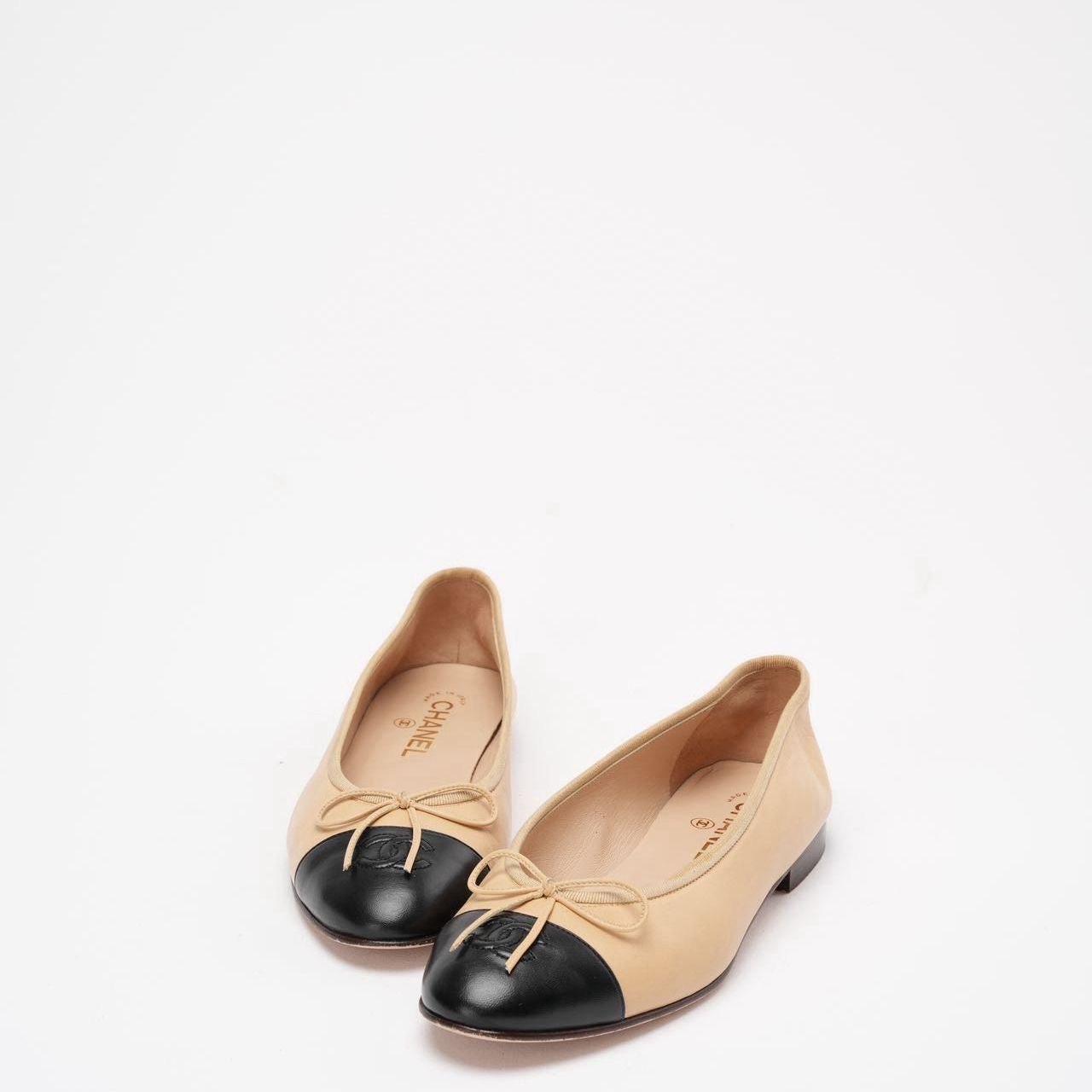 Chanel Beige / Black Leather CC Cap Toe Ballet Flats 39