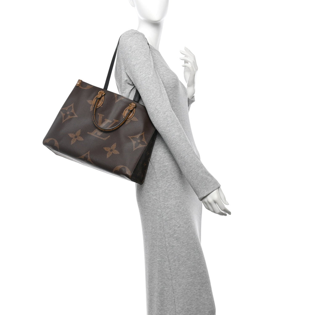 Reverse Monogram Giant Onthego MM