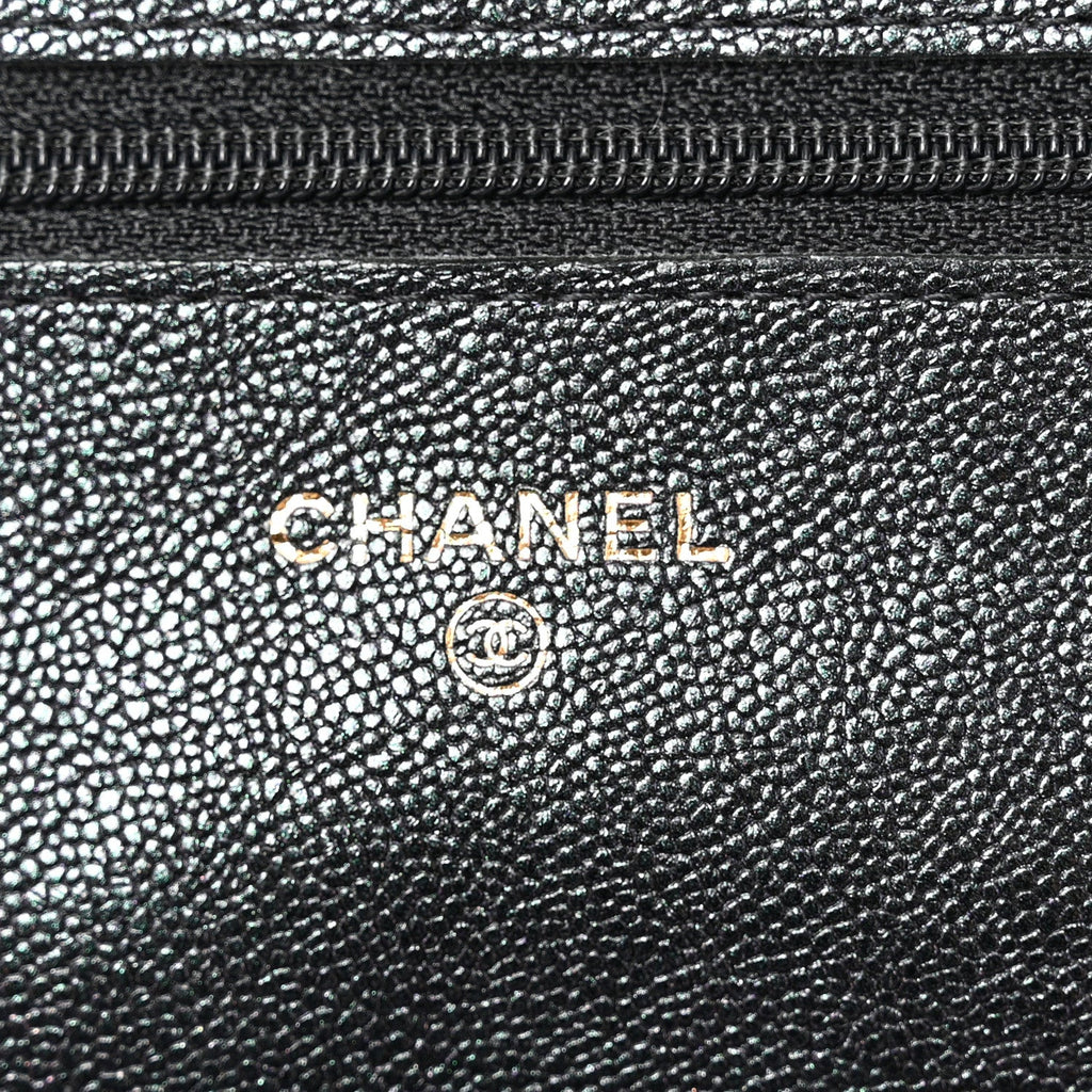 Iridescent Caviar Quilted Wallet on Chain WOC Black
