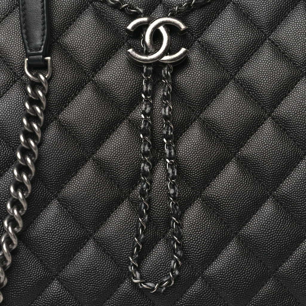 Caviar Quilted Medium CC Bucket Bag Black