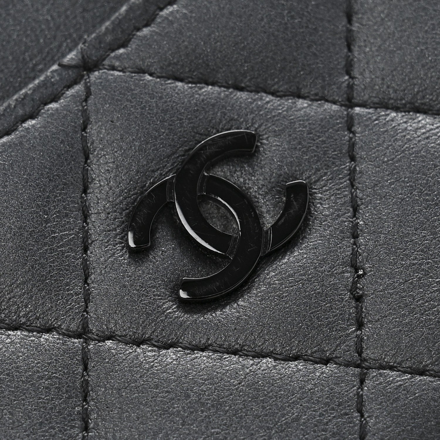 Pearly Lambskin Quilted Zip  Holder So Black