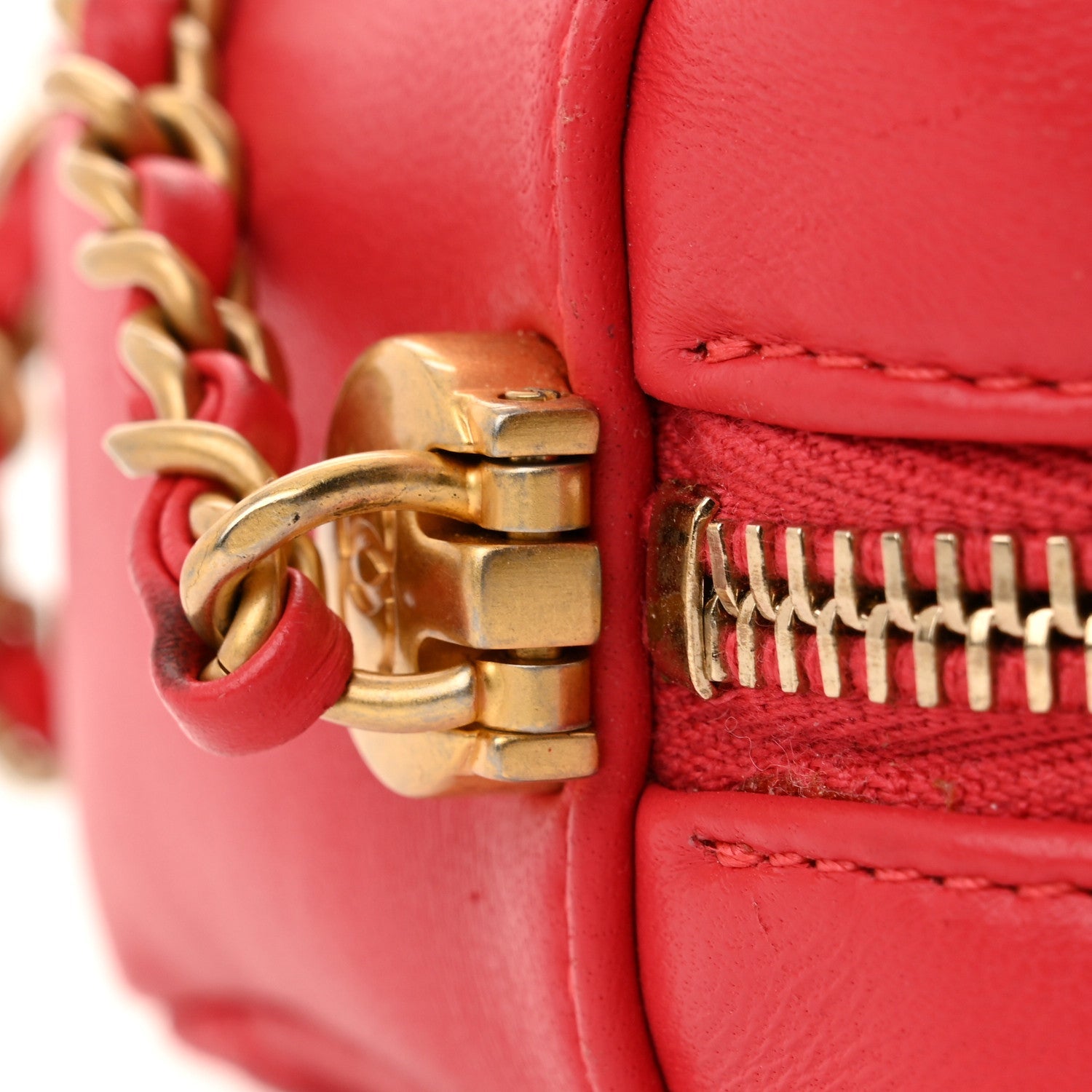 Lambskin Quilted CC Pearl Crush Camera Case Red